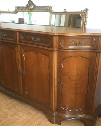 Credenza con grande specchio