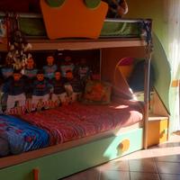 Letto a castello con divanetto e scala