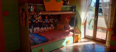 Letto a castello con divanetto e scala