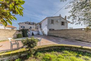 4 LOCALI A CERVETERI