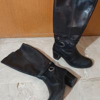 Stivali neri al ginocchio