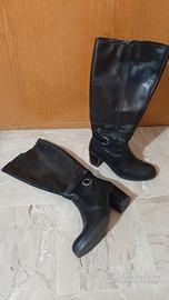 Stivali neri al ginocchio