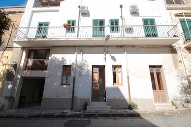 Appartamento semi indipendente zona alta di Noto