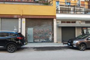 Box auto zona Policlinico di varie metrature