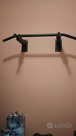 Barra per allenamento con trazioni .