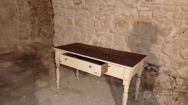 Antico tavolo da cucina