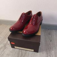 Mocassini rossi lucidi senza lacci stile vintage