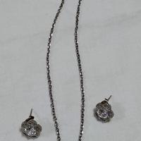 collana più orecchini 