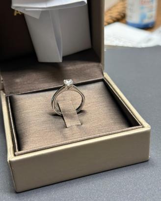 anello solitario con diamante 0,40 kt