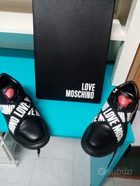 sneakers Love Moschino