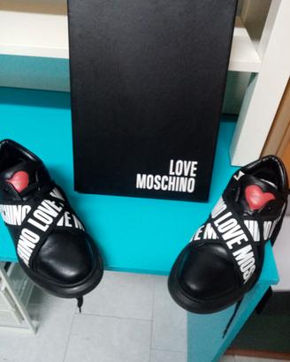 sneakers Love Moschino