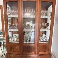Vetrina in ciliegio stile classico