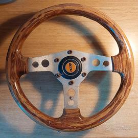 Volante sportivo d'epoca Fiat Lord da restaurare
