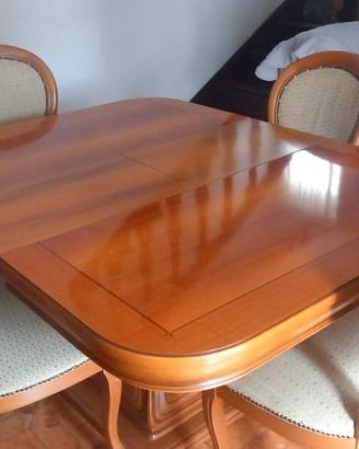 Tavolo quadrato allungabile in legno con sedie
