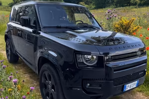 DEFENDER 110 ANNO 2023 TOTAL BLACK
