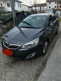Opel Astra J 2012