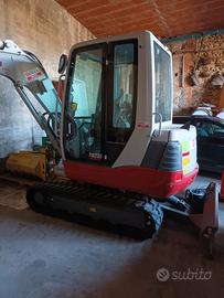 Escavatore Takeuchi TB235