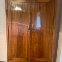 Armadio antico in legno massello con cassetto