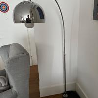 Lampada da terra ad arco