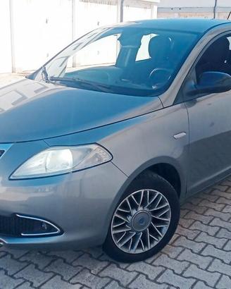 Lancia Ypsilon 1.2 69 CV 5 porte S&S Platinum