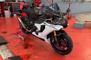 Yamaha R1 - 2016