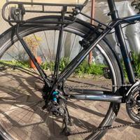 Bicicletta Cube Touring