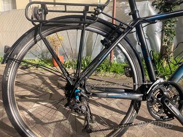 Bicicletta Cube Touring