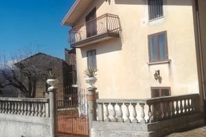 Vendita casa indipendente su tre livelli a Santo S