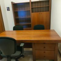 Scrivania e armadio in legno massello