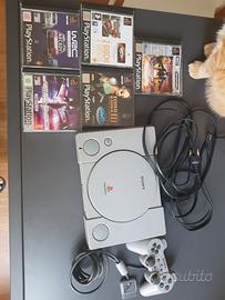 Set Playstation 1 più 5 giochi