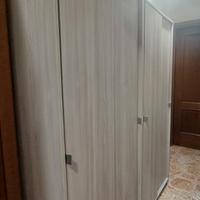 armadio con porte scorrevoli 