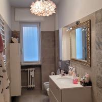 Mobile lavabo sospeso in legno laccato