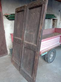 Portone antico due ante in castagno massello