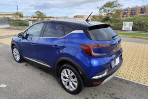Renault Captur intense ibrida plag in