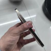 16 pro max con applecare fino a giugno 2027