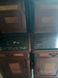 Coppia vecchie comodine
