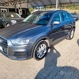 Audi Q3 MANUALE