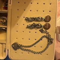 Bracciale e orecchini Guess