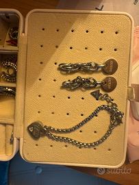 Bracciale e orecchini Guess