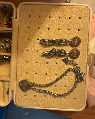 Bracciale e orecchini Guess