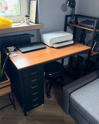 Scrivania e cassettiera