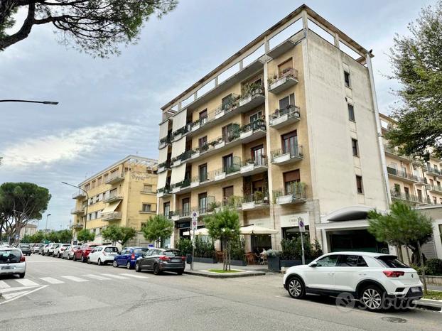 Viale Degli Atlantici - 2800 -