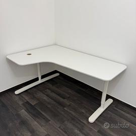 Scrivania angolare IKEA BEKANT