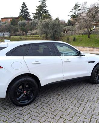 JAGUAR  F-PACE