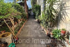 Casa semindipendente con cortile e garage a Giarre