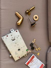 Serratura cisa con spioncino e 1 maniglia