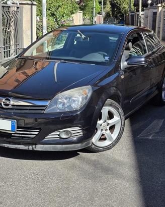 Opel Astra GTC 1.7. TDCI tre porte Cosmo