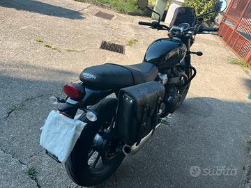 Triumph street twin