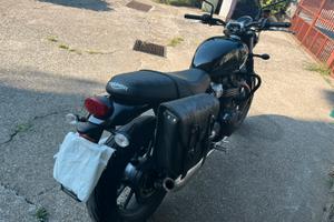 Triumph street twin