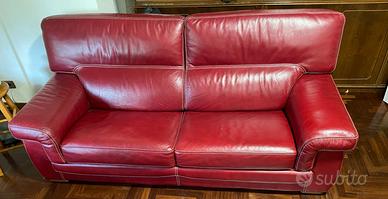 Divano in pelle rosso bordeaux